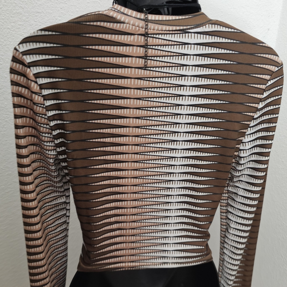 Striped Long Sleeve Crop Top - Picture 5 of 6